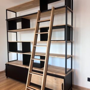 Bibliothèque avec échelle coulissante